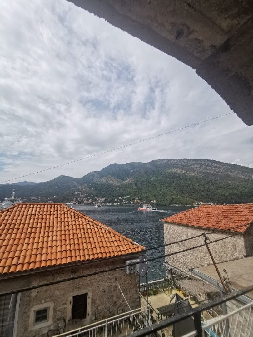 Haus in Lepetane, Montenegro, 146 m2 - Foto 1