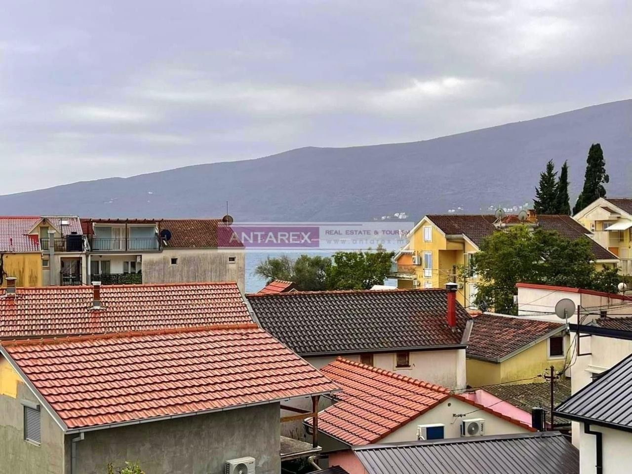 Apartment in Baosici, Montenegro, 33 sq.m - picture 1