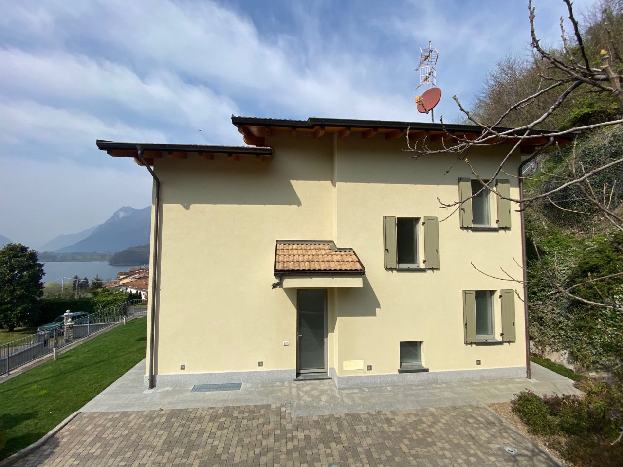 Villa à Carlazzo, Italie, 258 m2 - image 1