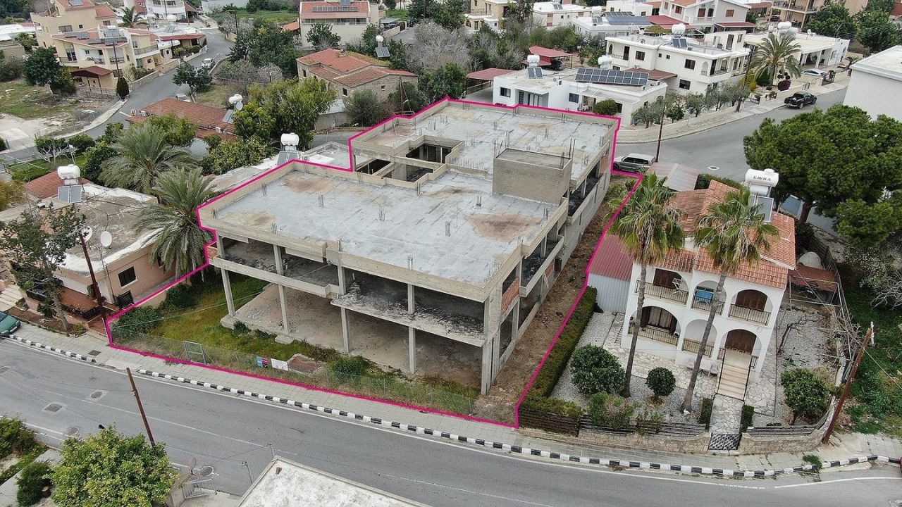 Propiedad comercial en Pafos, Chipre, 1 182 m2 - imagen 1