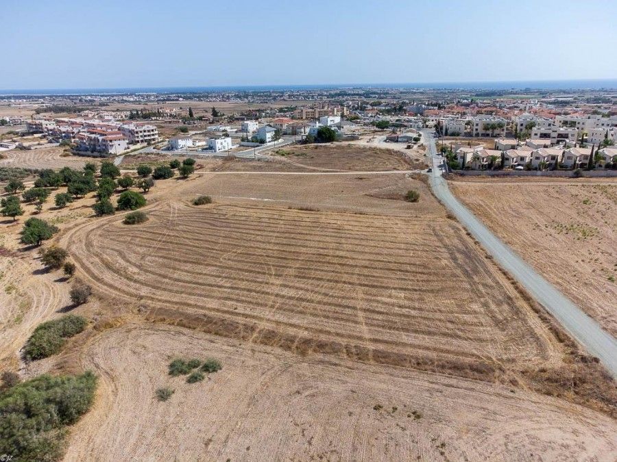 Grundstück in Larnaka, Zypern, 6 021 m2 - Foto 1
