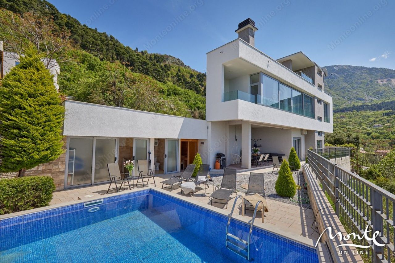 Villa en Tivat, Montenegro, 220 m2 - imagen 1