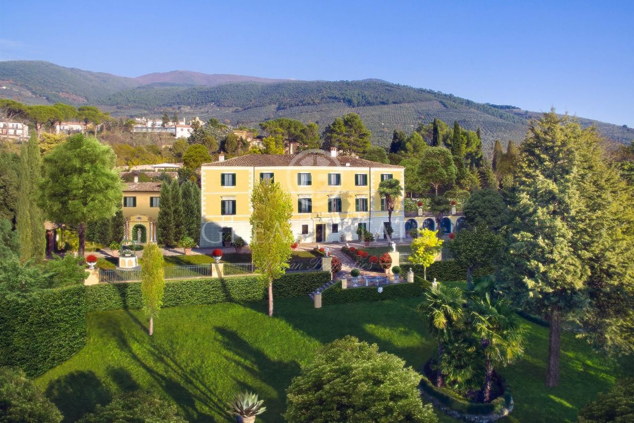 Villa in Trevi, Italy, 553.5 sq.m - picture 1