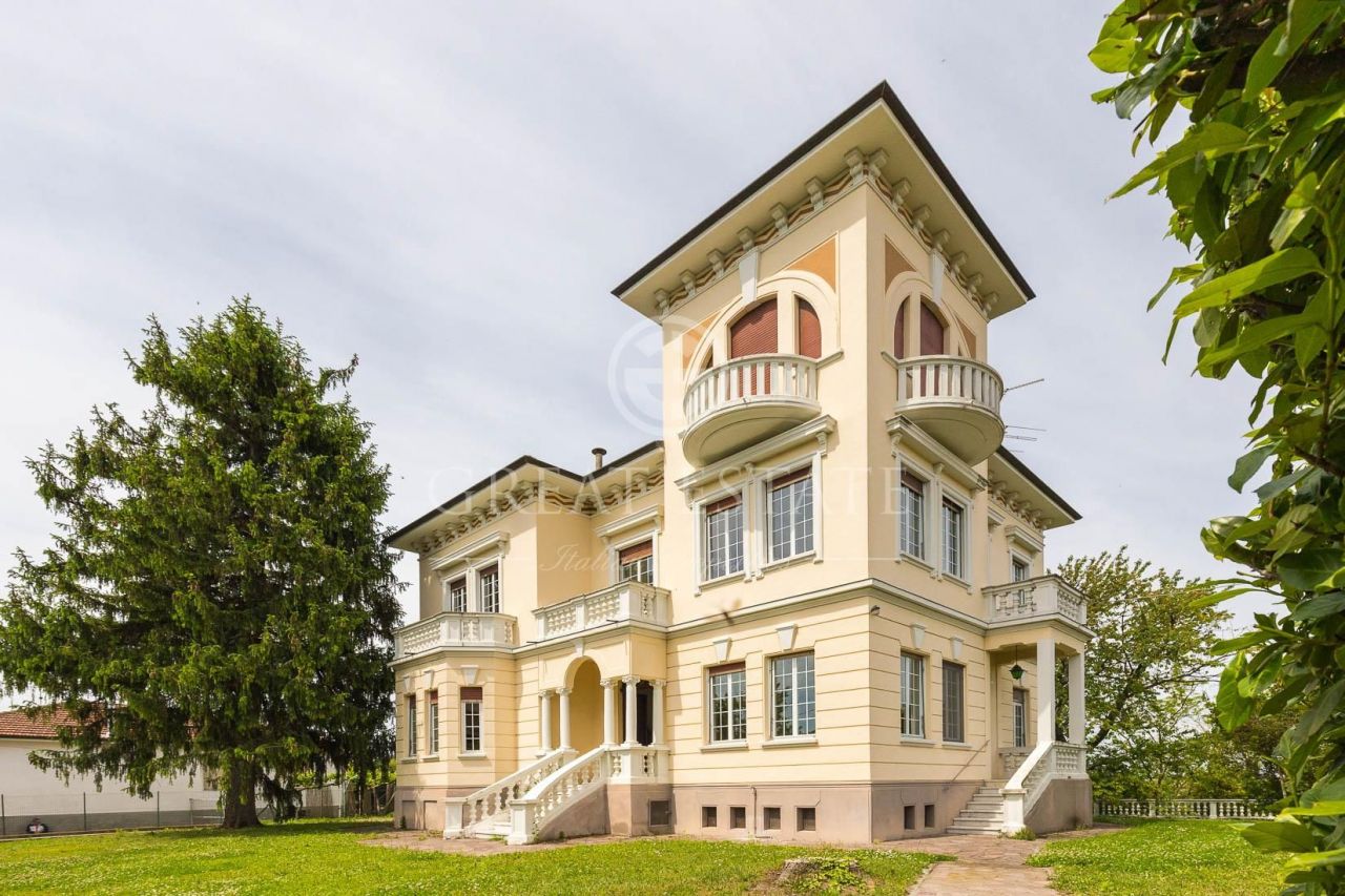 Villa in Asti, Italien, 331.5 m2 - Foto 1