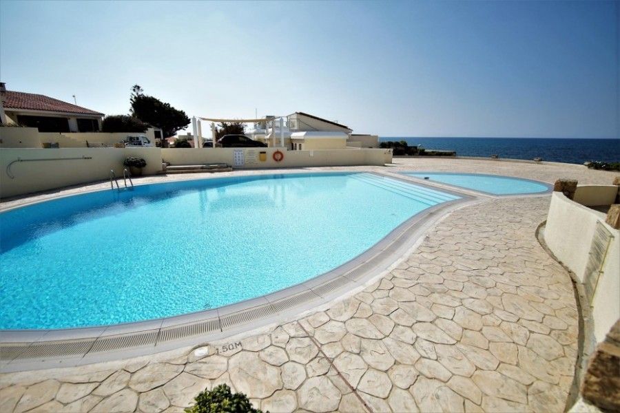 Bungalow in Paphos, Cyprus - picture 1