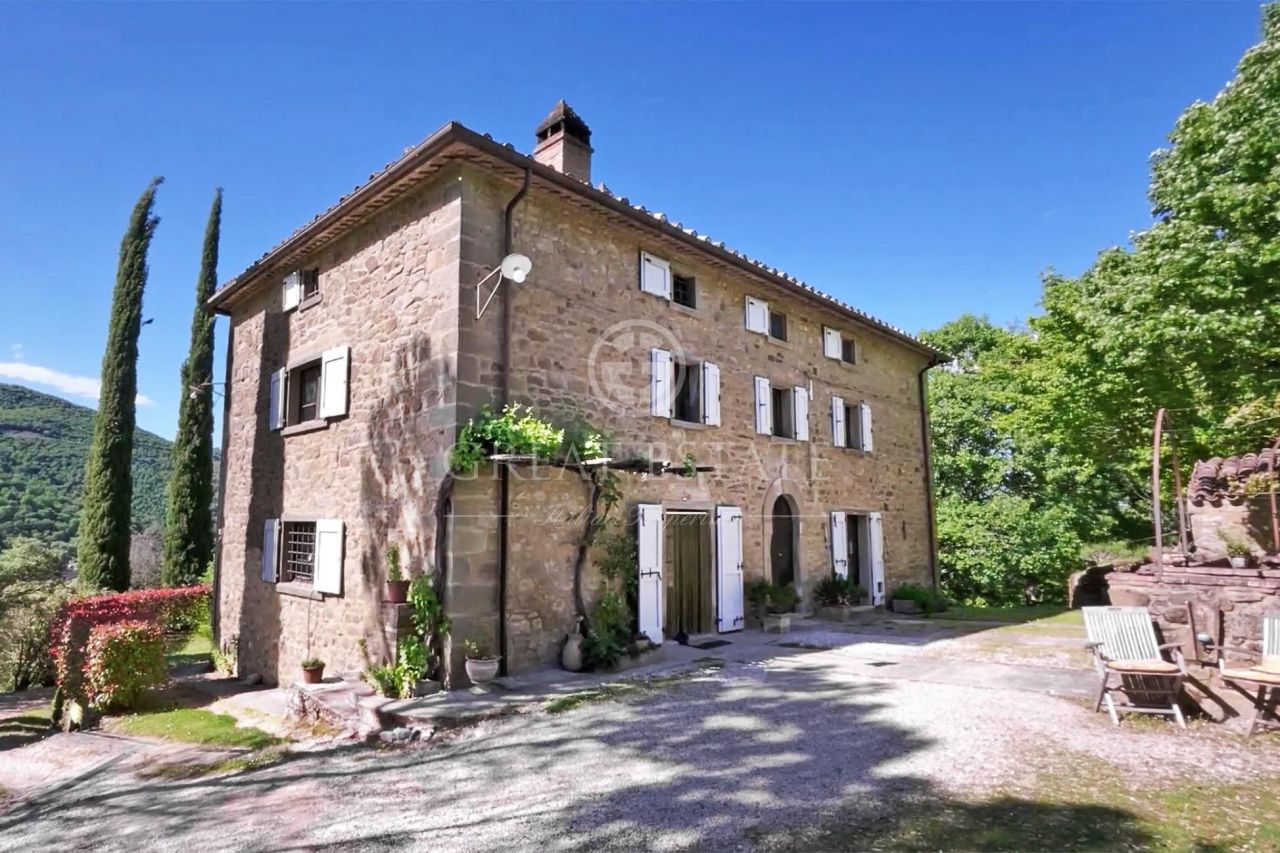 House in Citta di Castello, Italy, 479.4 sq.m - picture 1