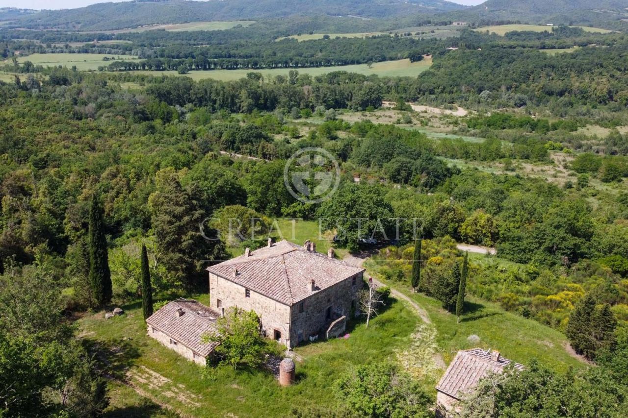 House in Montalcino, Italy, 608 sq.m - picture 1