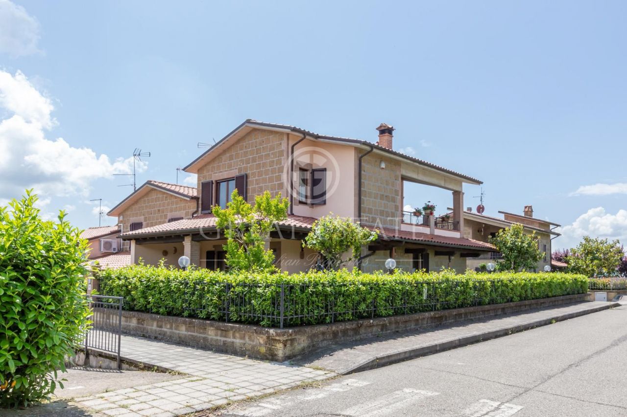 Villa in Fabro, Italy, 211.9 sq.m - picture 1