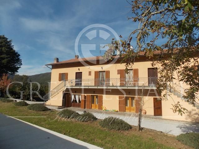 House in Lisciano Niccone, Italy, 393.4 sq.m - picture 1