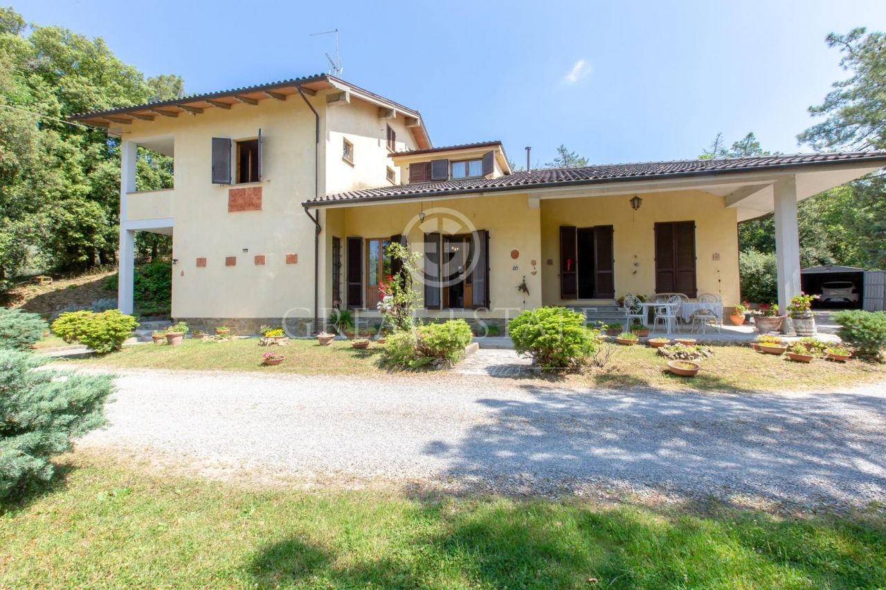 House in Castiglion Fiorentino, Italy, 477.5 sq.m - picture 1