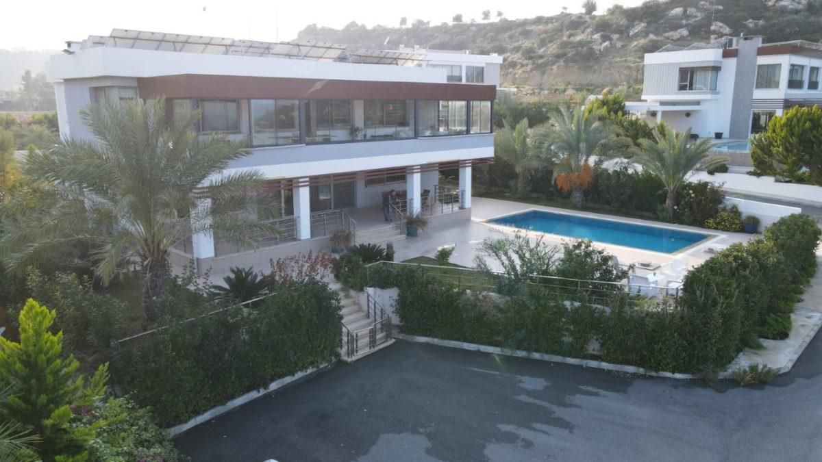 Villa in Esentepe, Cyprus, 400 sq.m - picture 1