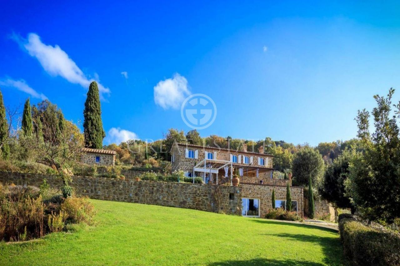 House in Montalcino, Italy, 324.25 sq.m - picture 1