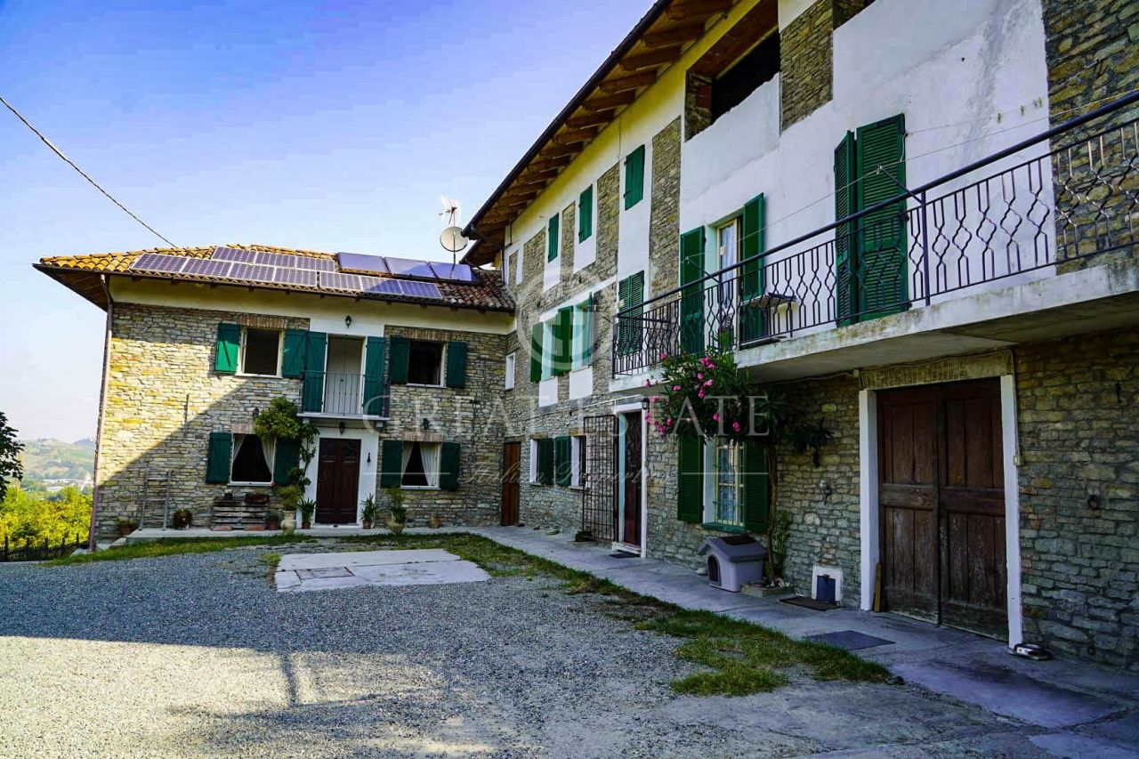 Casa en Asti, Italia, 610 m2 - imagen 1