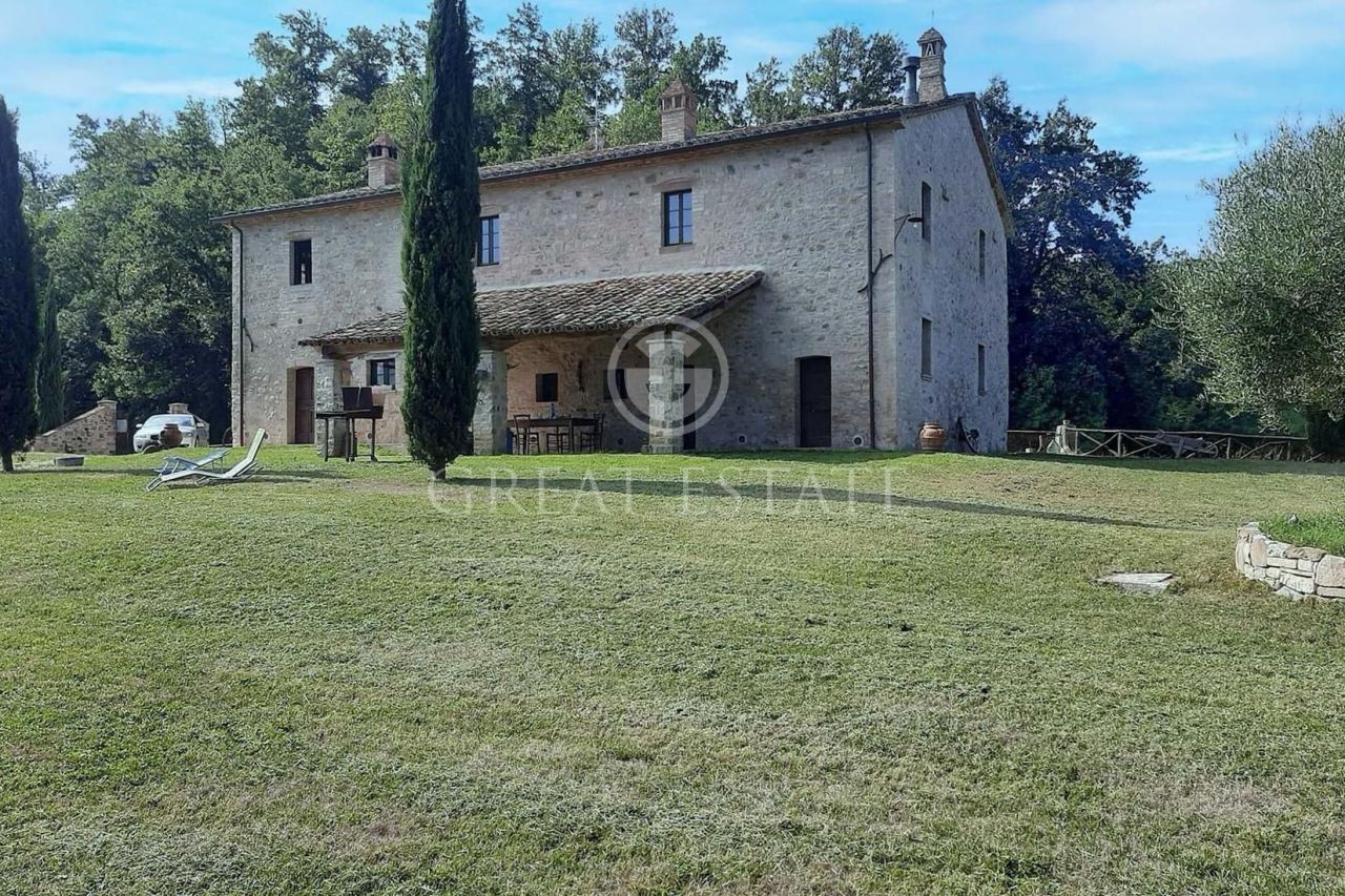 Maison à Umbertide, Italie, 425.95 m2 - image 1