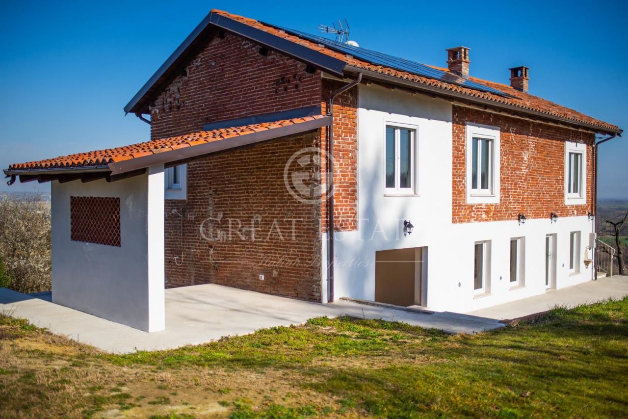 House in Alessandria, Italy, 273.65 sq.m - picture 1