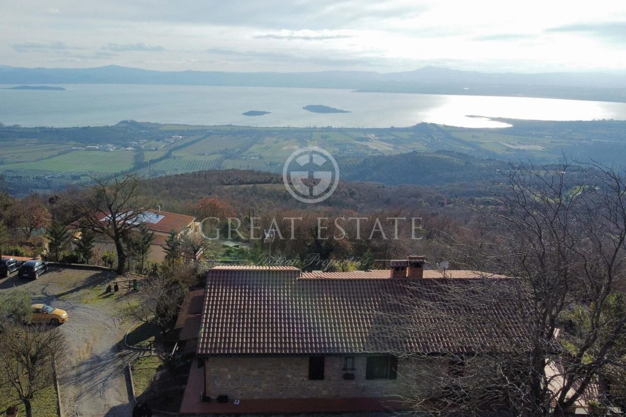 House in Lisciano Niccone, Italy, 462.75 sq.m - picture 1