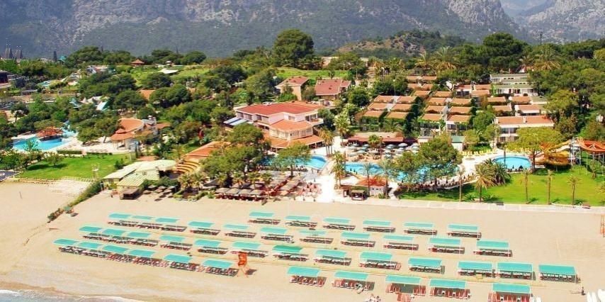 Hotel in Antalya, Turkey - picture 1