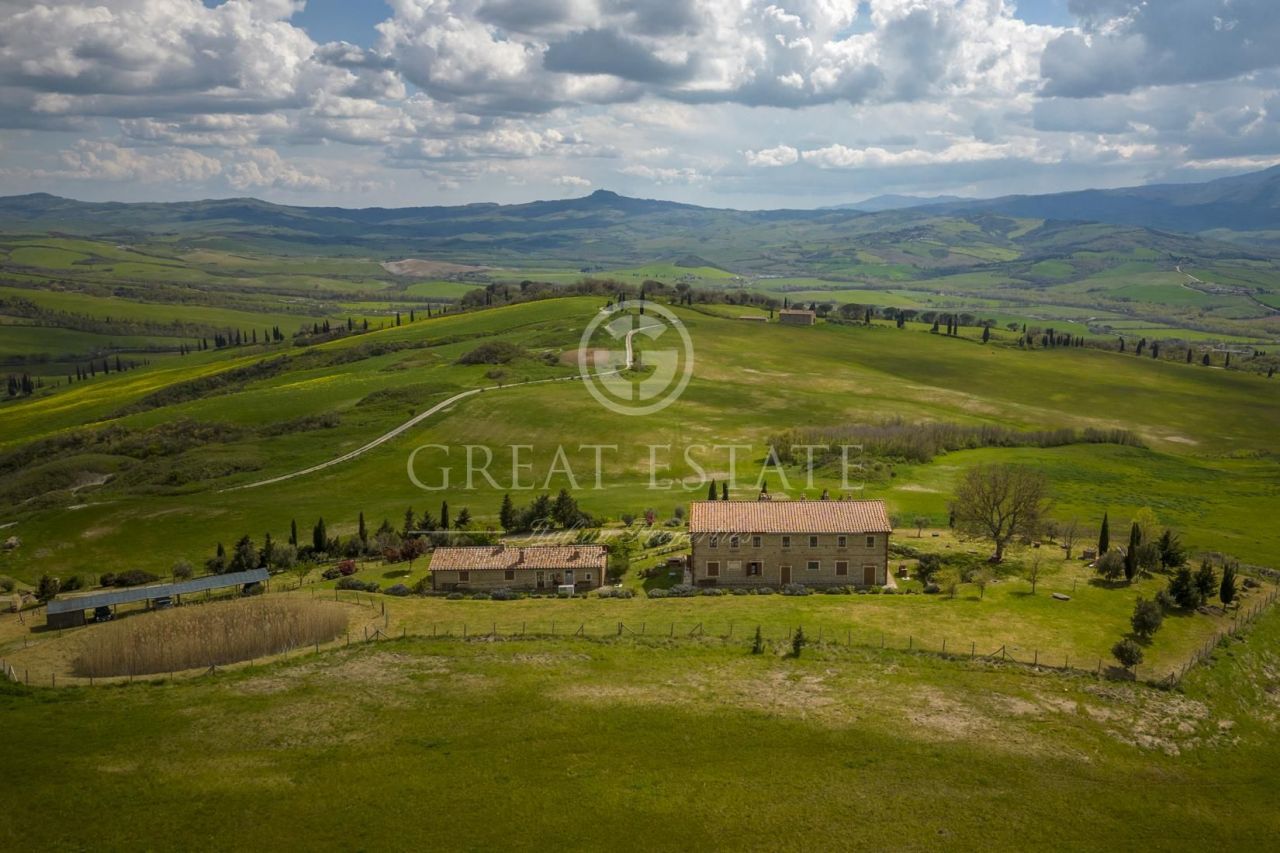 House in Pienza, Italy, 546.9 sq.m - picture 1