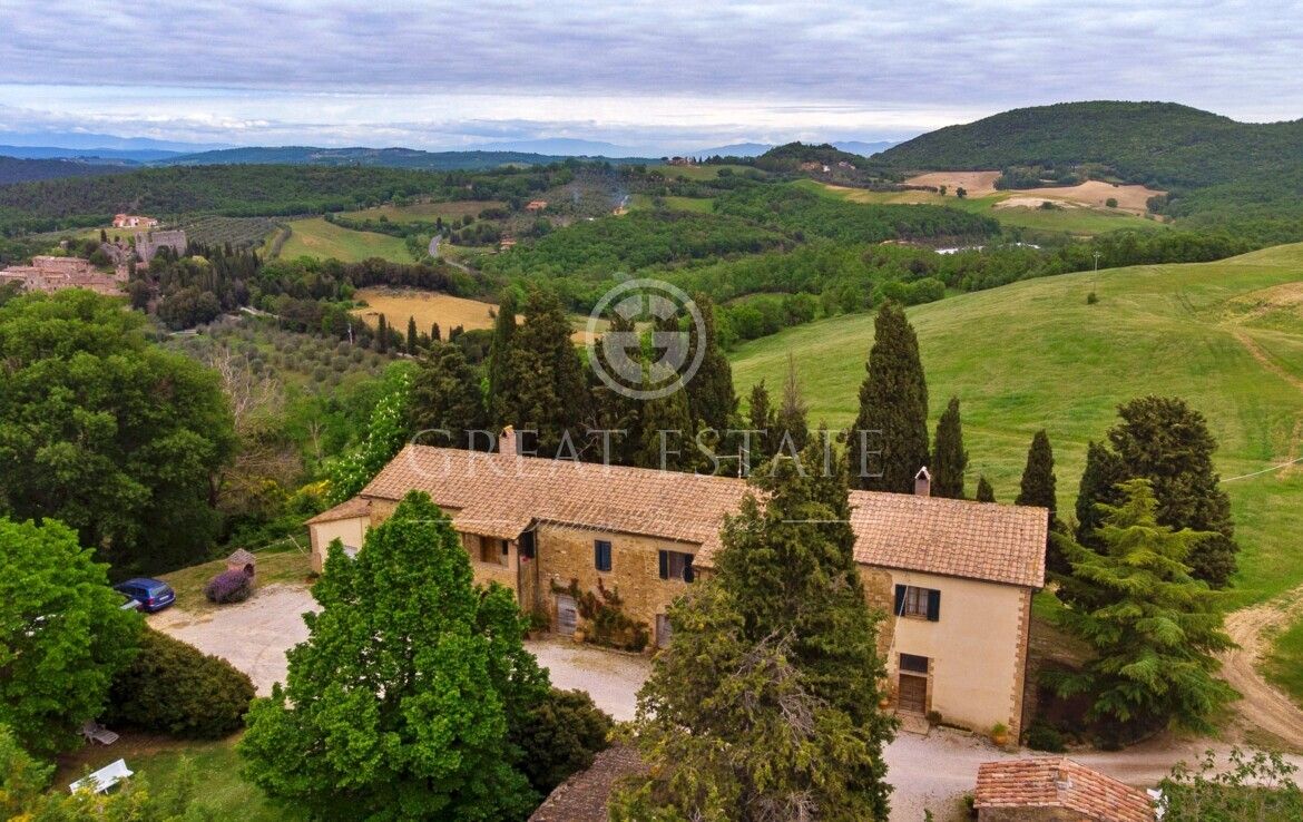 House in Montalcino, Italy, 600 sq.m - picture 1