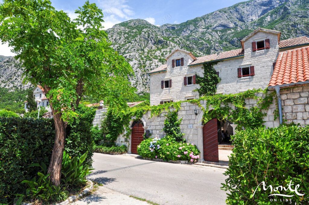 Villa à Kotor, Monténégro, 415 m2 - image 1