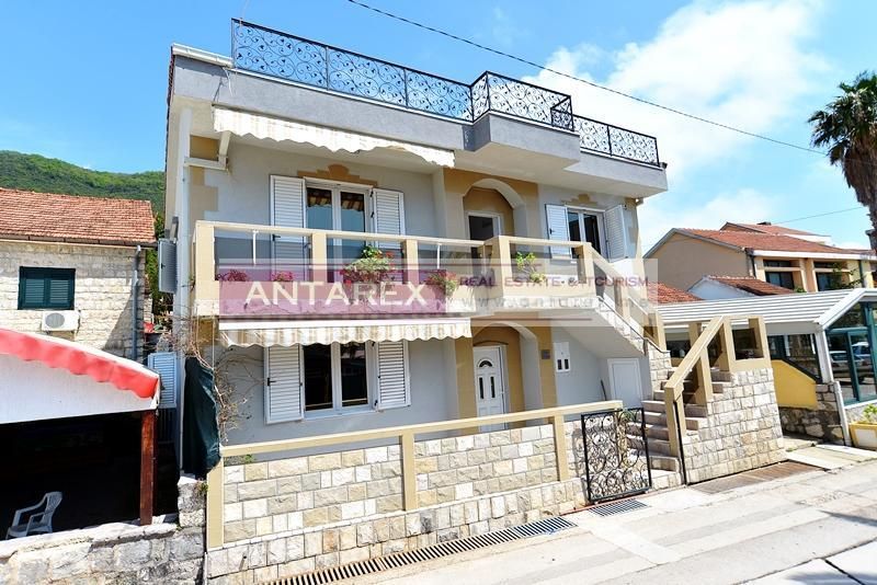 Commercial property in Kumbor, Montenegro, 300 sq.m - picture 1