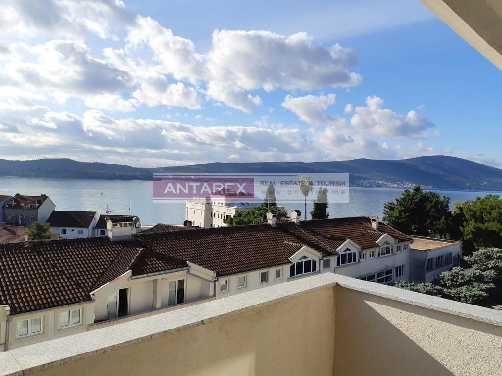 Apartment in Tivat, Montenegro, 102 sq.m - picture 1