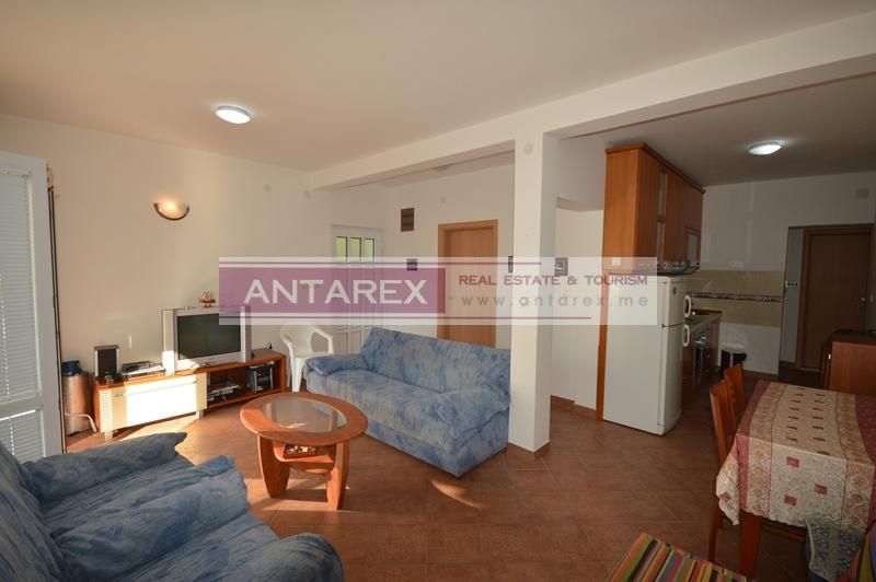 Apartment in Baosici, Montenegro, 60 sq.m - picture 1