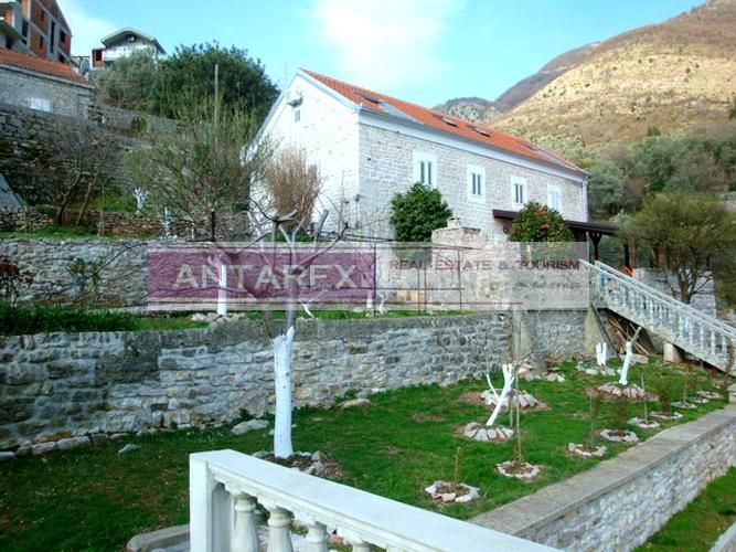 Villa en Kamenari, Montenegro, 270 m2 - imagen 1