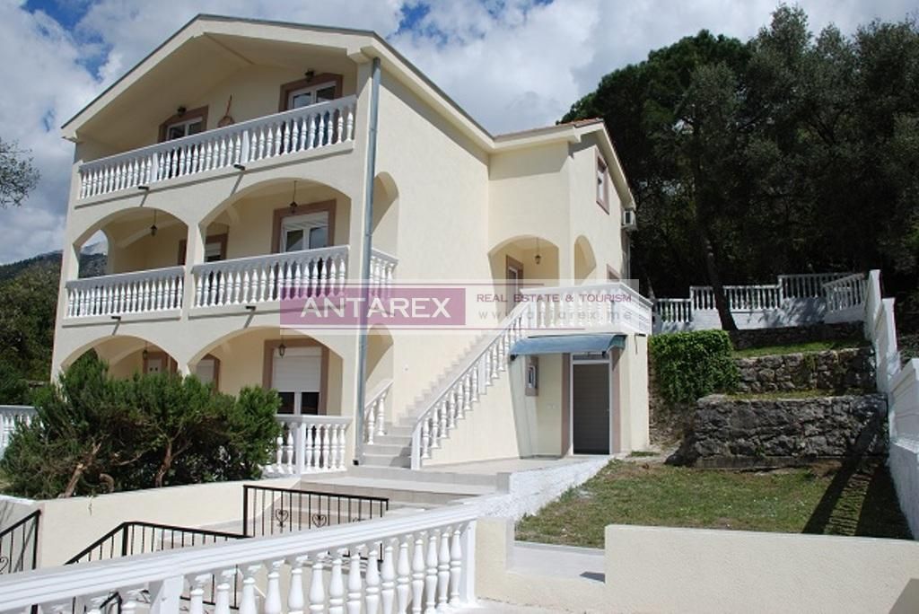 Villa in Herceg-Novi, Montenegro, 275 sq.m - picture 1