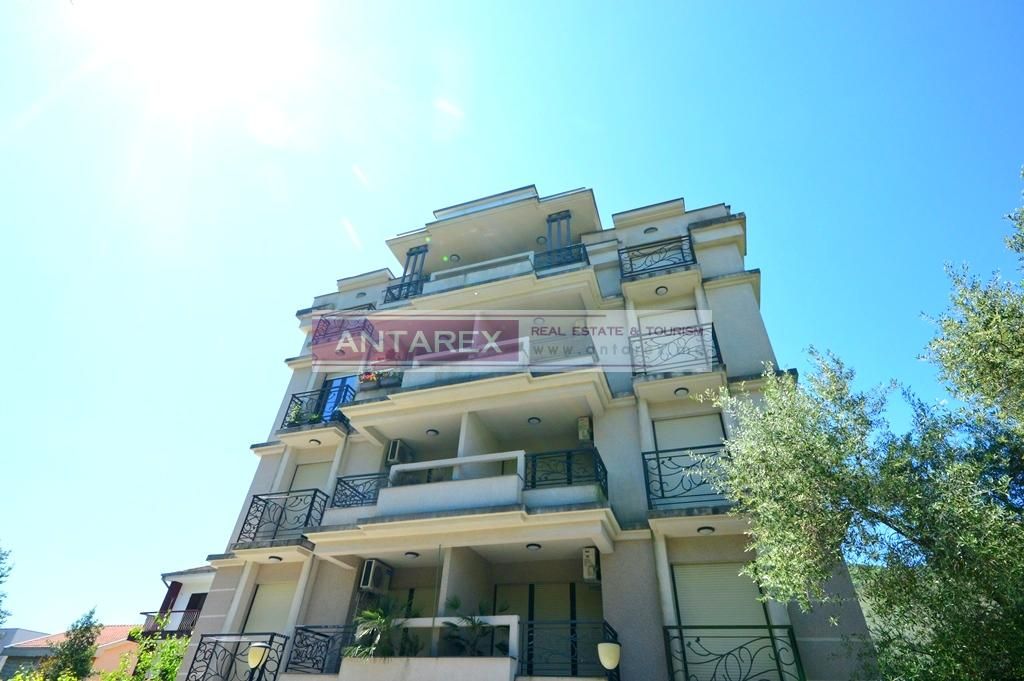 Apartment in Igalo, Montenegro, 115 sq.m - picture 1
