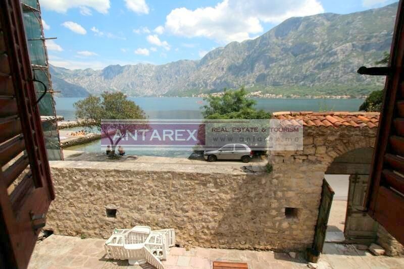 Villa in Prcanj, Montenegro, 260 sq.m - picture 1