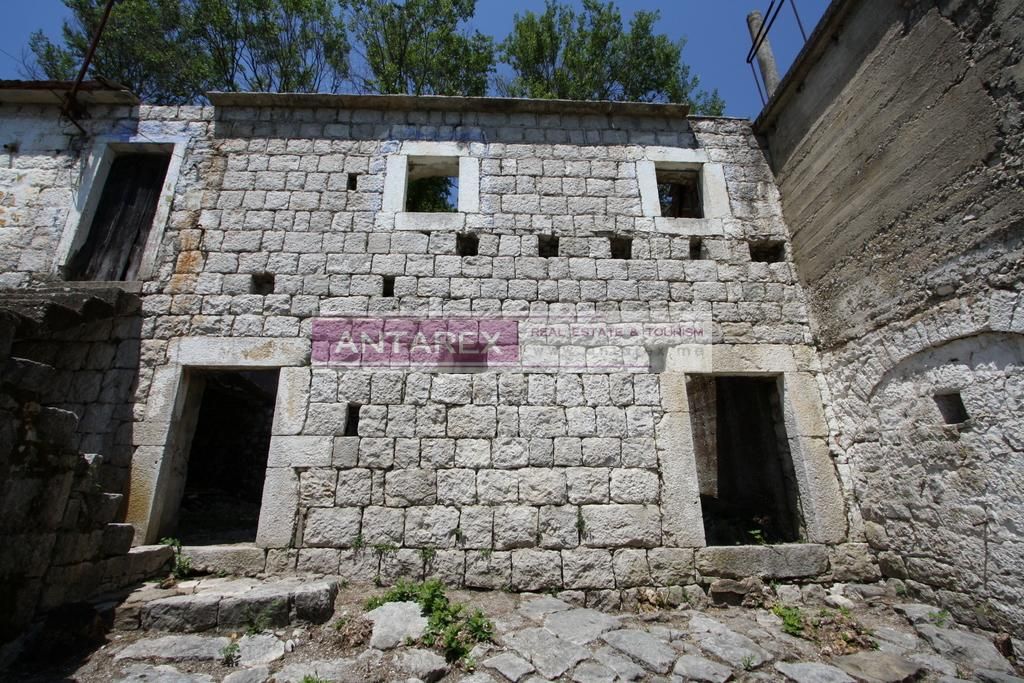 Villa in Igalo, Montenegro, 101 sq.m - picture 1