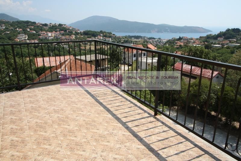 Apartment in Herceg-Novi, Montenegro, 105 sq.m - picture 1