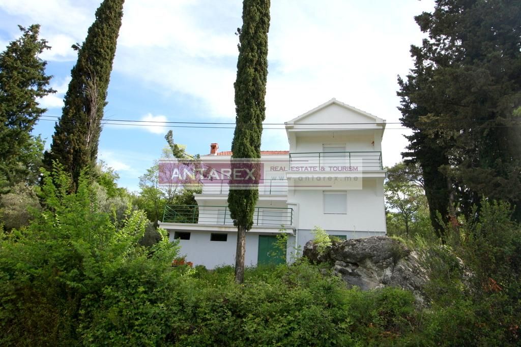 Villa en Igalo, Montenegro, 331 m2 - imagen 1