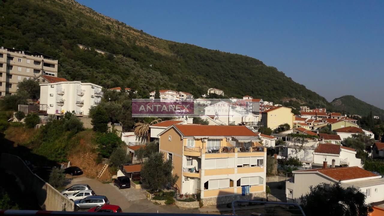 Apartment in Petrovac, Montenegro, 74 sq.m - picture 1