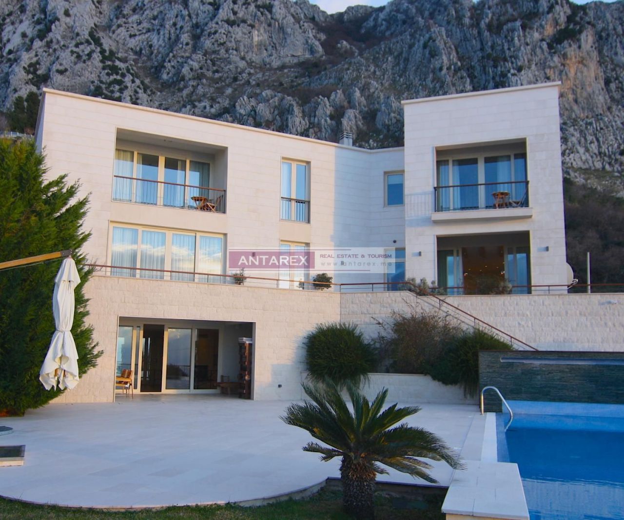 Villa en Sveti Stefan, Montenegro, 600 m2 - imagen 1