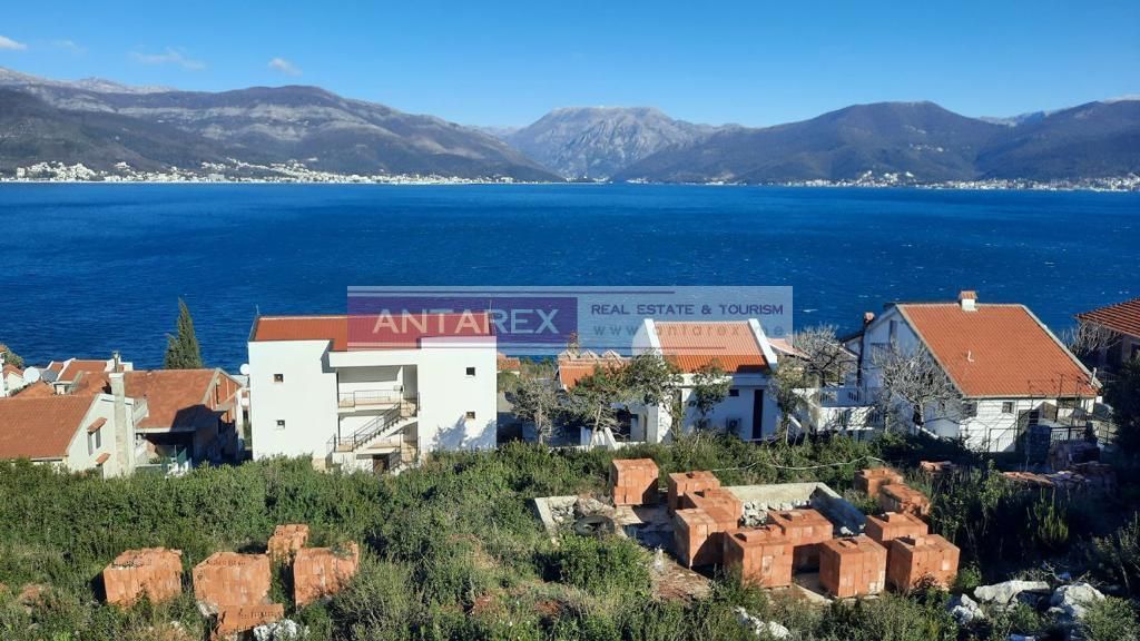 Land in Tivat, Montenegro, 453 sq.m - picture 1