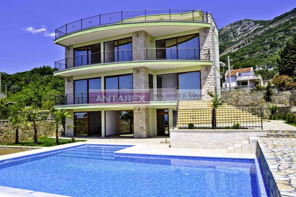 Villa en Šušanj, Montenegro, 600 m2 - imagen 1