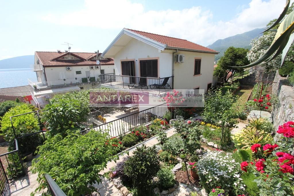 Villa in Zelenika, Montenegro, 130 sq.m - picture 1