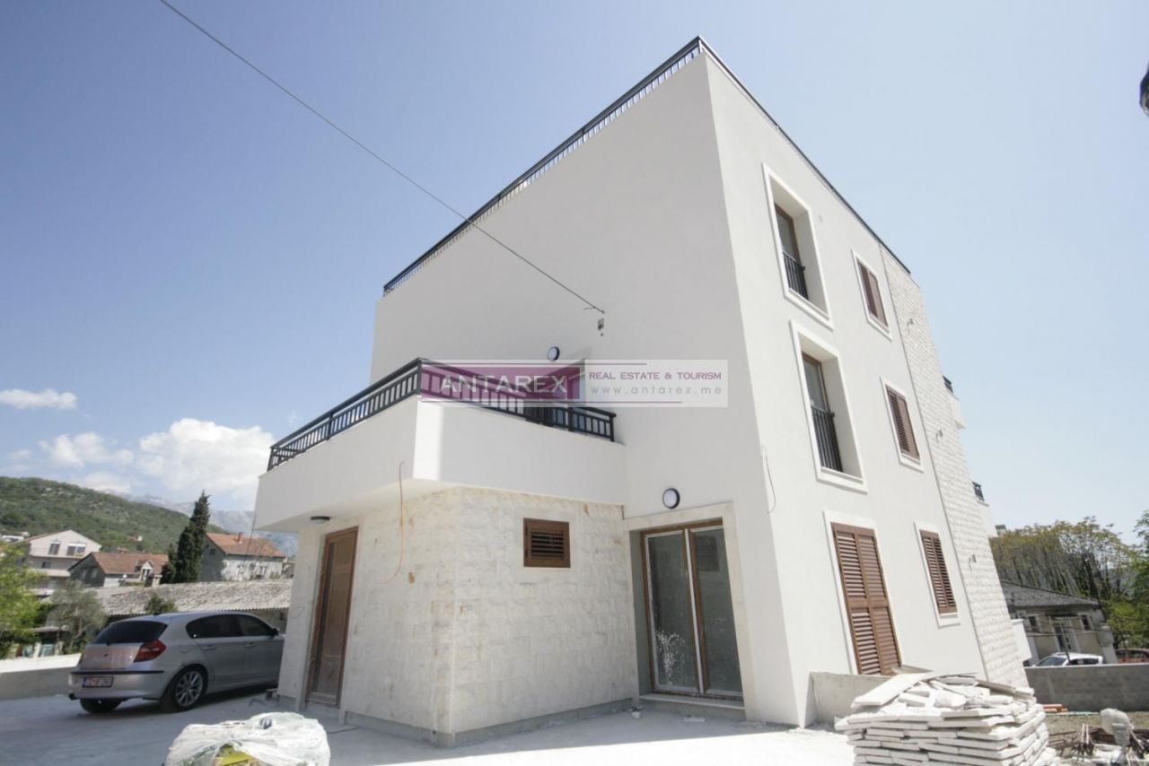 Apartment in Tivat, Montenegro, 105 sq.m - picture 1
