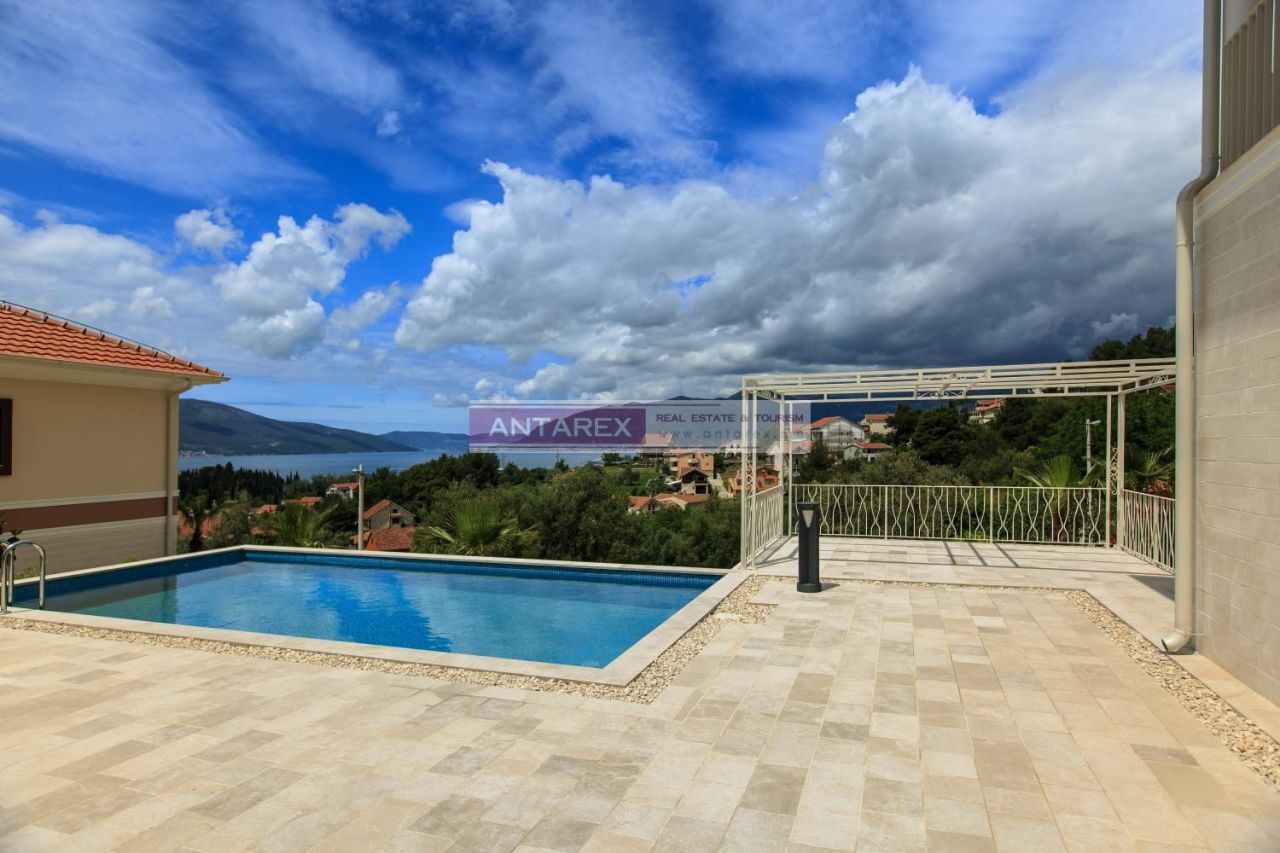 Villa in Tivat, Montenegro, 290 sq.m - picture 1