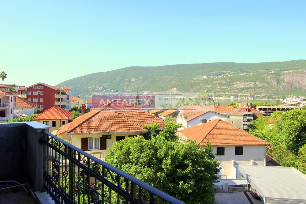 Villa in Igalo, Montenegro, 130 sq.m - picture 1