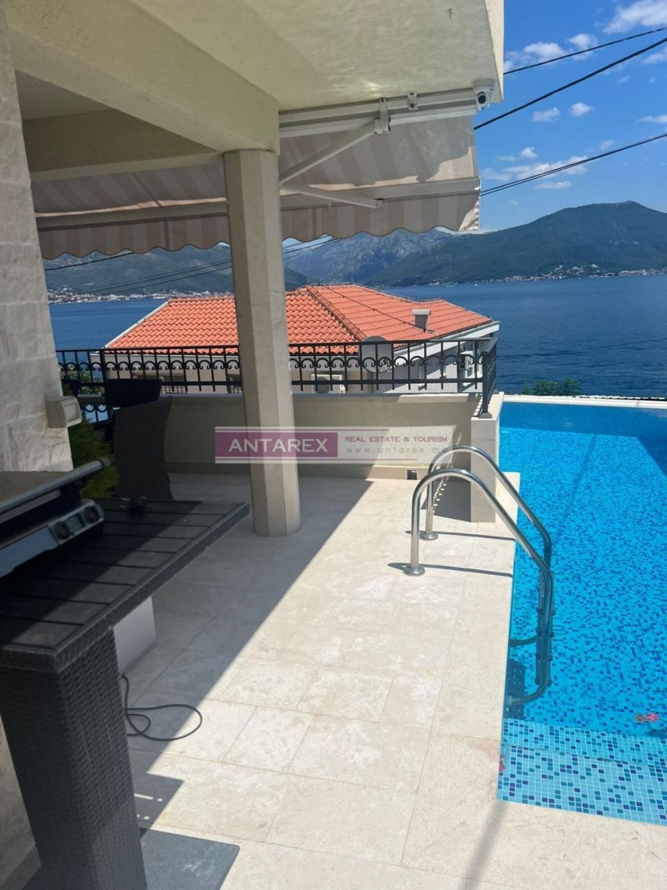 Villa in Krasici, Montenegro, 298 sq.m - picture 1