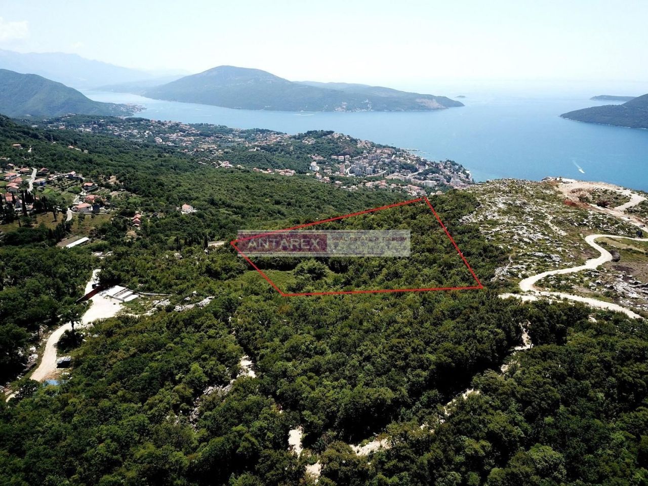 Terreno en Herceg-Novi, Montenegro, 12 676 m2 - imagen 1