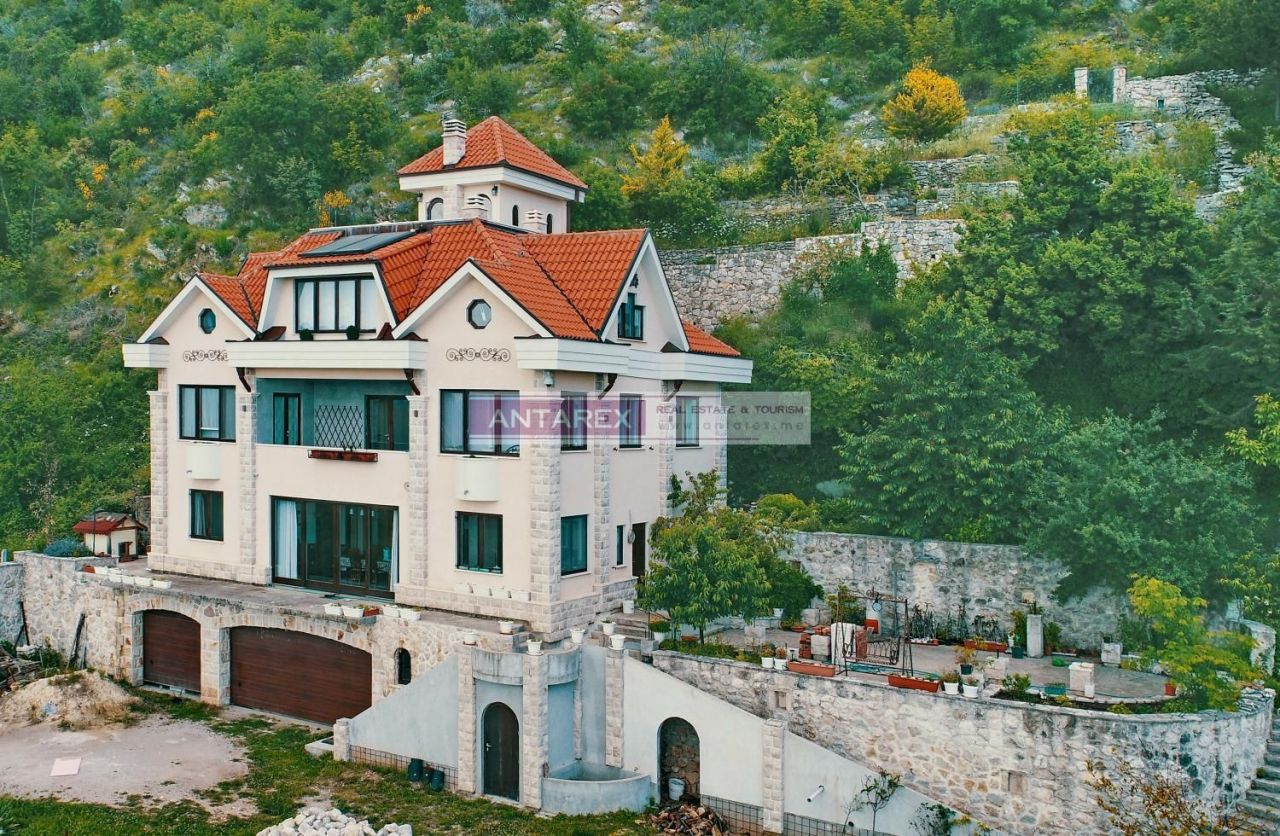 Villa à Sveti Stefan, Monténégro, 392 m2 - image 1