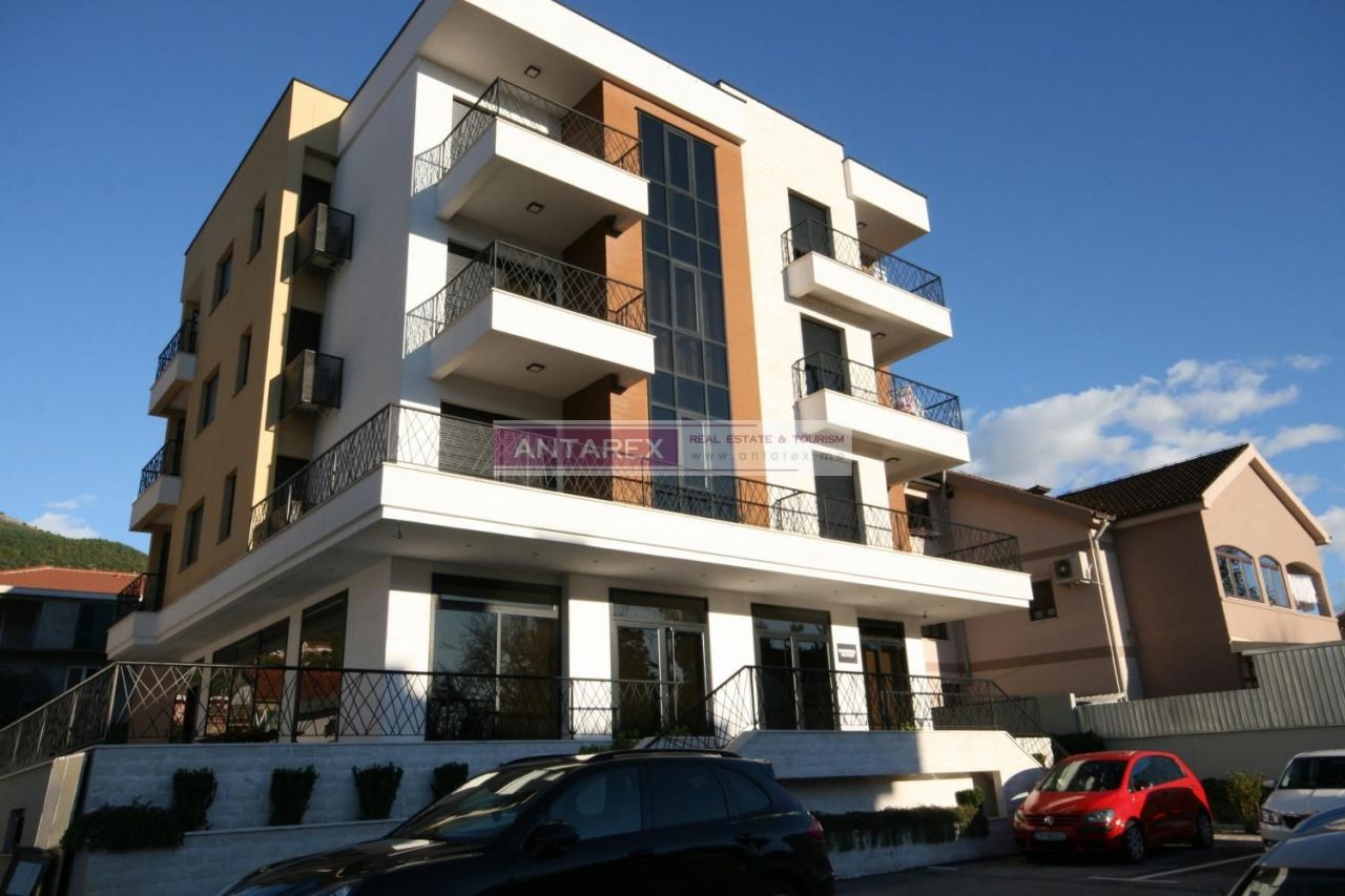 Apartment in Tivat, Montenegro, 67 sq.m - picture 1