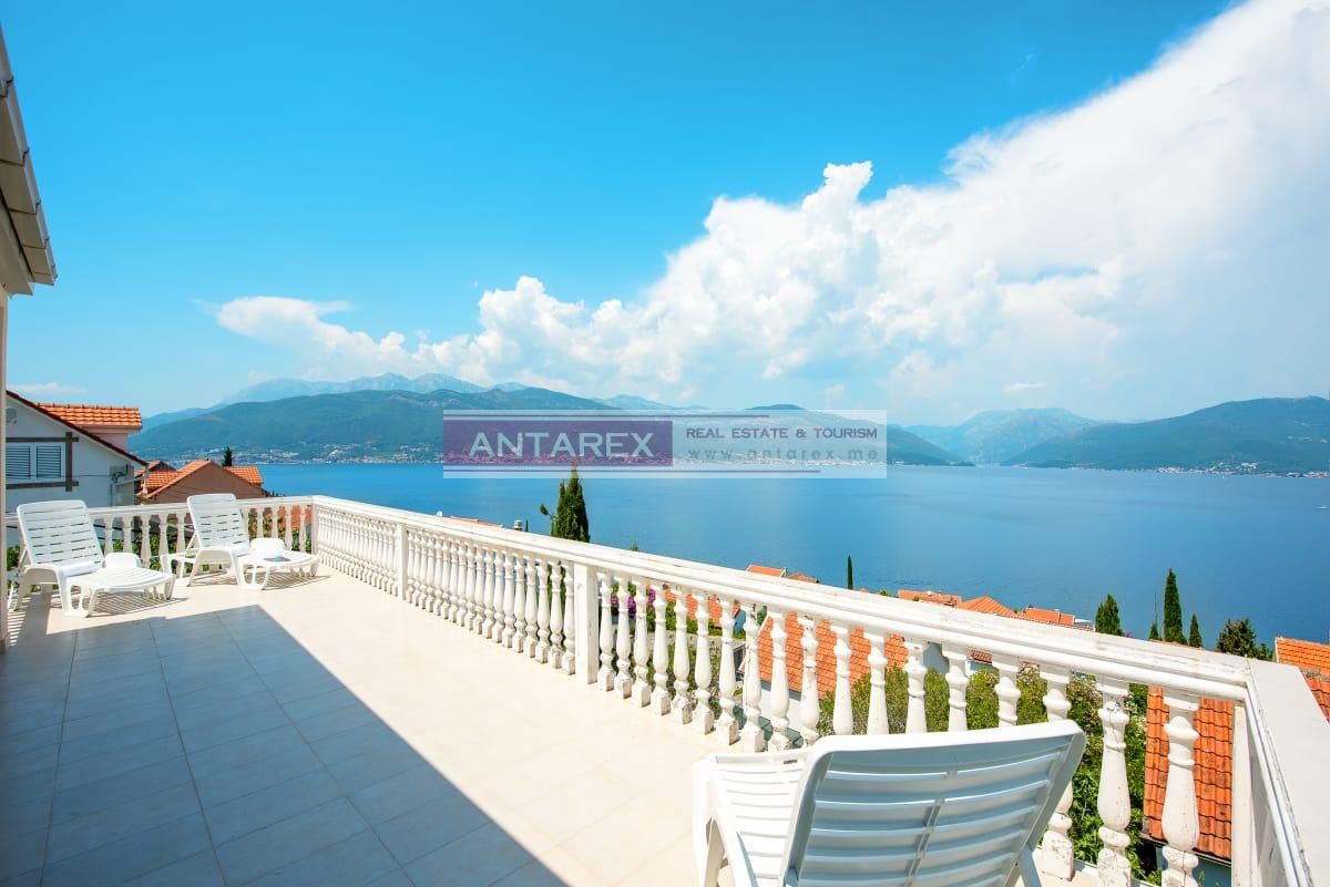 Villa in Krasici, Montenegro, 260 sq.m - picture 1