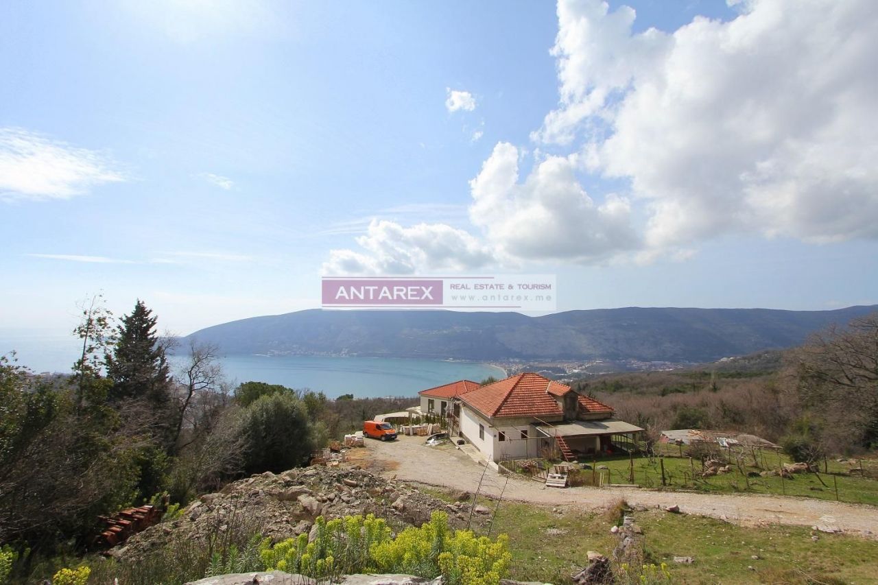 Villa en Herceg-Novi, Montenegro, 202 m2 - imagen 1