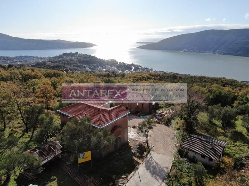 Villa en Herceg-Novi, Montenegro, 204 m2 - imagen 1