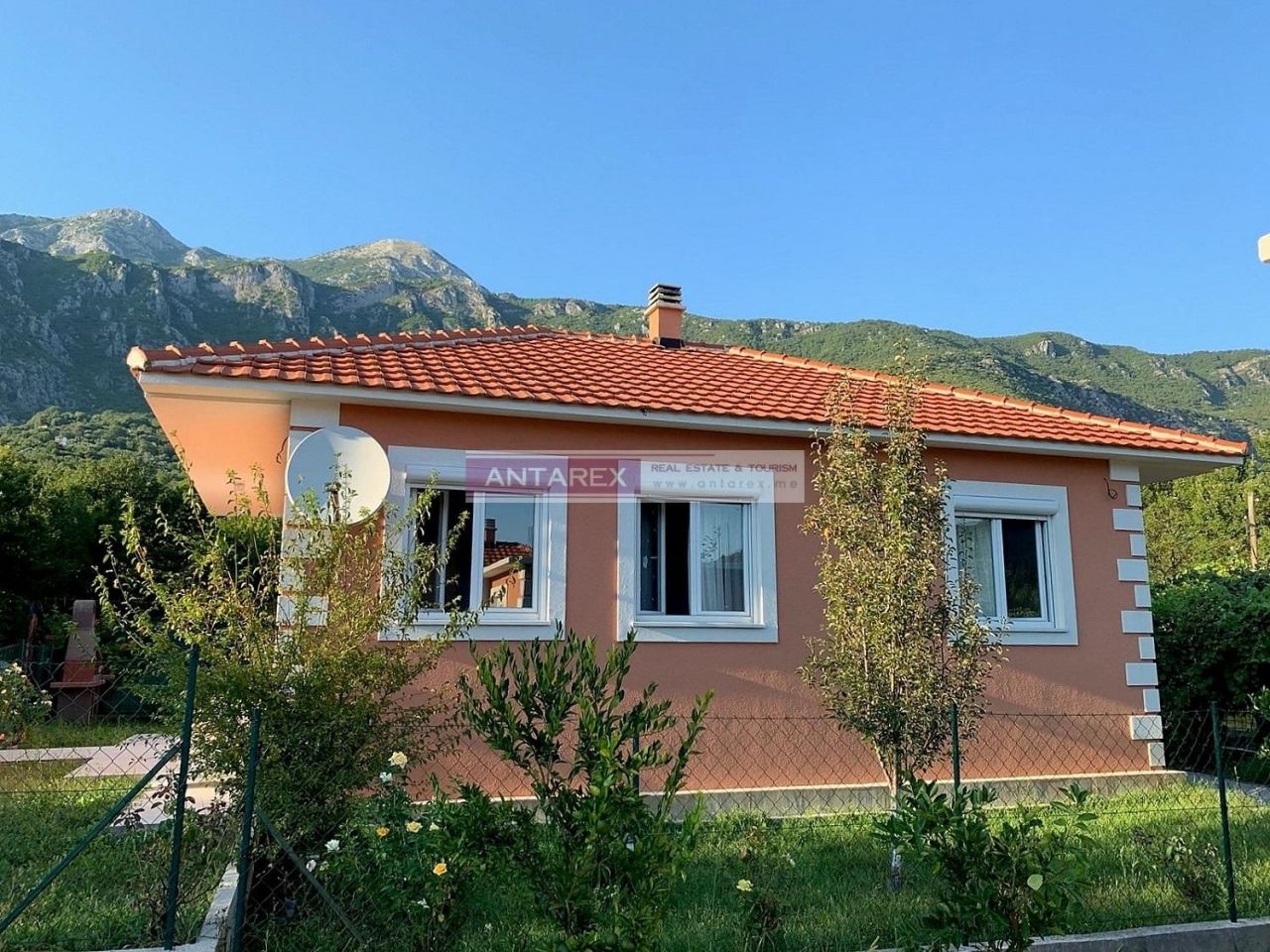Villa in Zelenika, Montenegro, 71 m2 - Foto 1